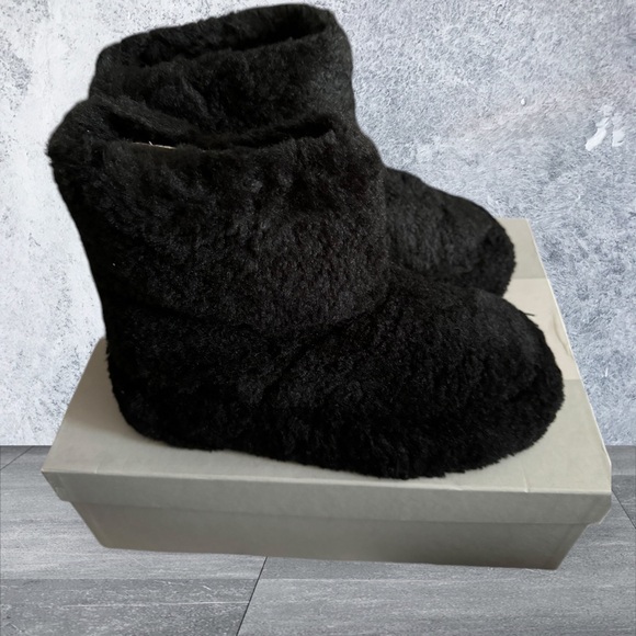 Robert Clergerie Black Faux Shearling Ankle Booties - Picture 4 of 5